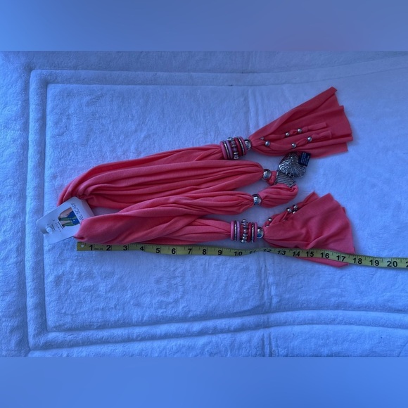 CORAL LARGE CRYSTAL HEART JEWEL SCARF - Picture 2 of 10